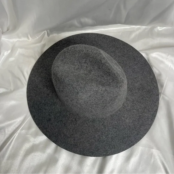 NWOT Women’s Gigi PIP Scottie Hat in Grey 100% Wool Size 55/XS - Picture 9 of 13